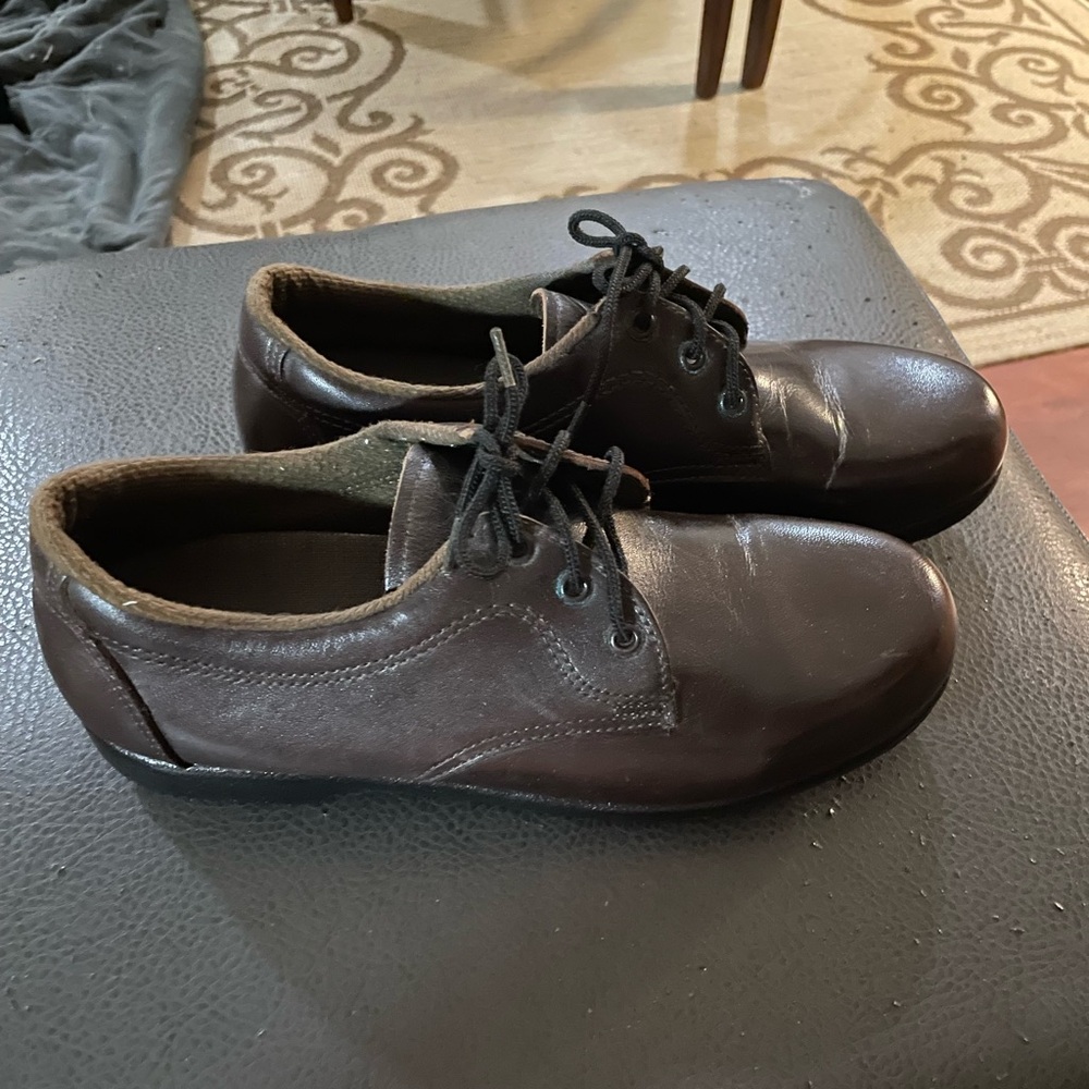 Classic Women's Brown Lace-Up Leather Shoes - Picture 3 of 12